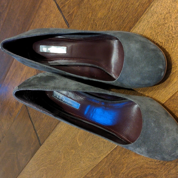 Grey suede BCBG almond toe block heels, size 8 - Picture 5 of 5